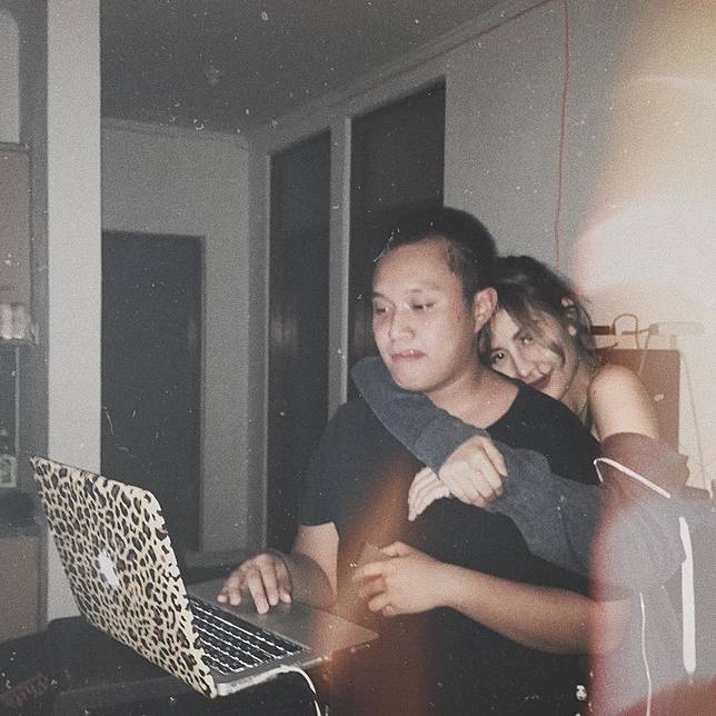 10 Potret Kebersamaan Awkarin dan Oka Sebelum Meninggal Dunia