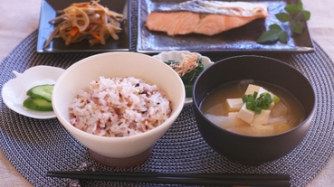 日本文化｜拆免洗筷時記得注意左右？日本的餐桌禮儀與禁忌