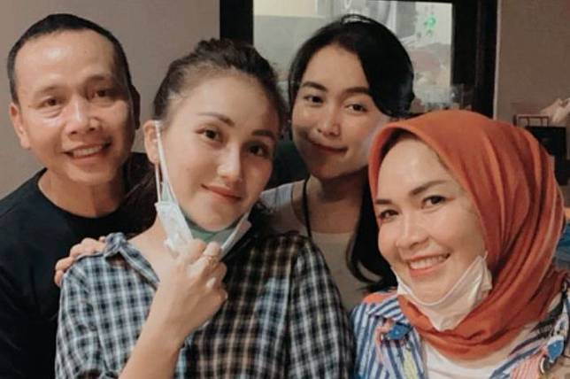 Keluarga Ayu Ting Ting