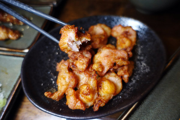 板橋深夜美食-老味噌居酒屋，江子翠捷運美食，板橋江子翠好吃串燒，能開心吃燒烤喝酒的板橋人氣宵夜推薦 