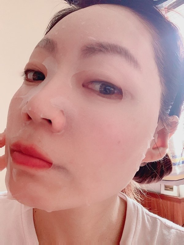 『保養品推薦』武漢肺炎期間美妝部落客、網美瘋傳痘痘肌、敏弱肌與孕婦安心適用-高純度清潔保養秘密武器--QBH極淨光喚顏霜與極緻亮白煥活面膜開箱分享