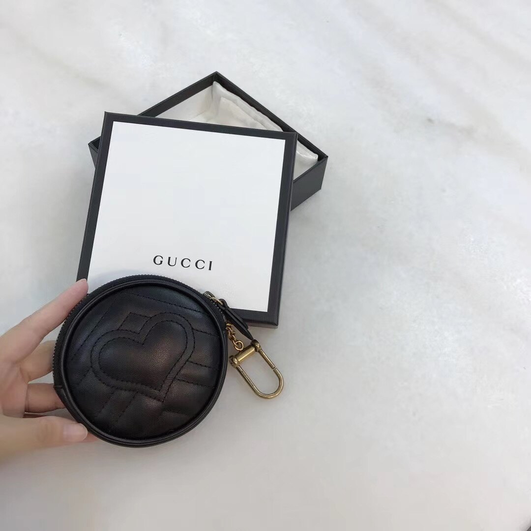 【Chiu189英歐代購】GUCCI Marmont 圓形 皮革 零錢包 古馳 GG 圓餅包 鑰匙黑色 575160