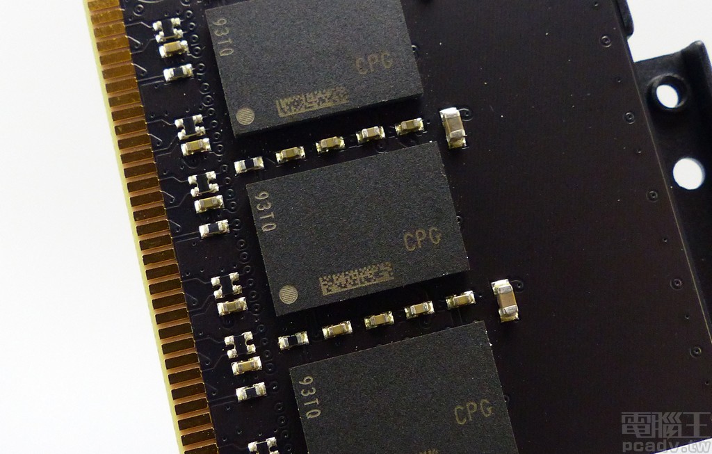 ▲ Ballistix Elite DDR4-4000 8GB 記憶體模組封裝顆粒沒有印製常見的 10 碼編號，僅有代表消費者產品事業群 Consumer Products Group 的 CPG 縮寫。