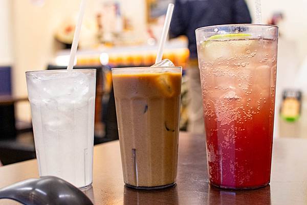【台中美食】越好吃越南料理大里店-平日中午用餐時間也坐滿滿的越式巨無霸火鍋料理