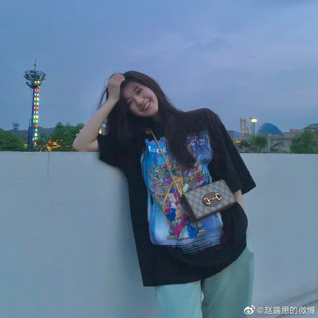 GUCCI 1955馬銜扣鏈帶銀包，HK$.7950（約NT.29838）