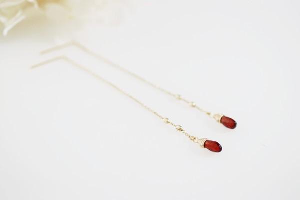 帶來不變的愛和深厚的感情的石石榴石的美國耳针一月生日石