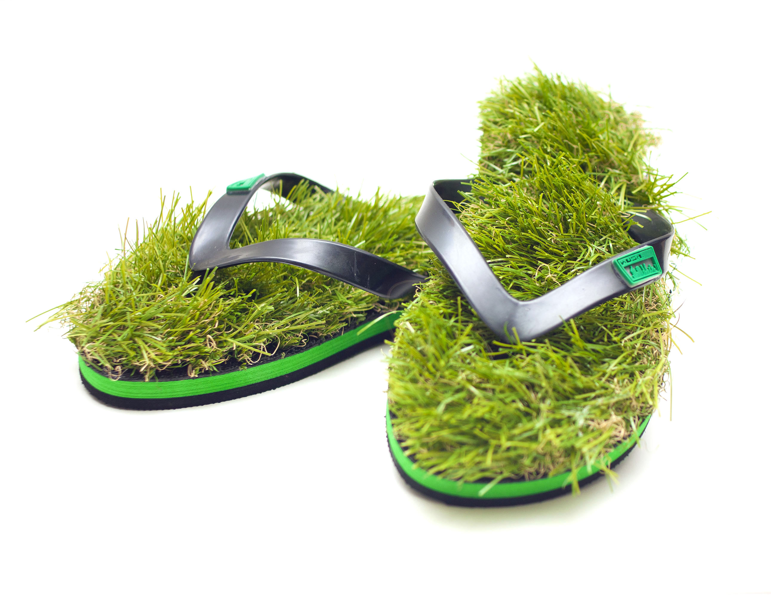 拖鞋也走綠設計？把草地隨身帶著走！