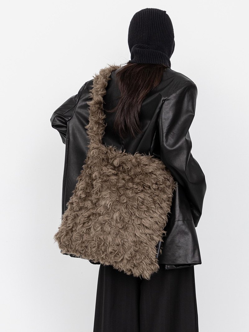 青木灰棕色 彌賽亞少女 人造捲毛毛袋子包 流浪風大容量肩背包