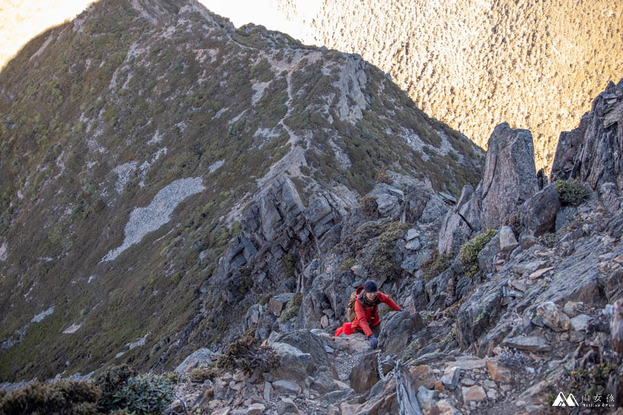 山女孩MelissaxMao冒險生活_玉山主峰東峰西峰兩天一夜_登山紀錄分享-95.jpg