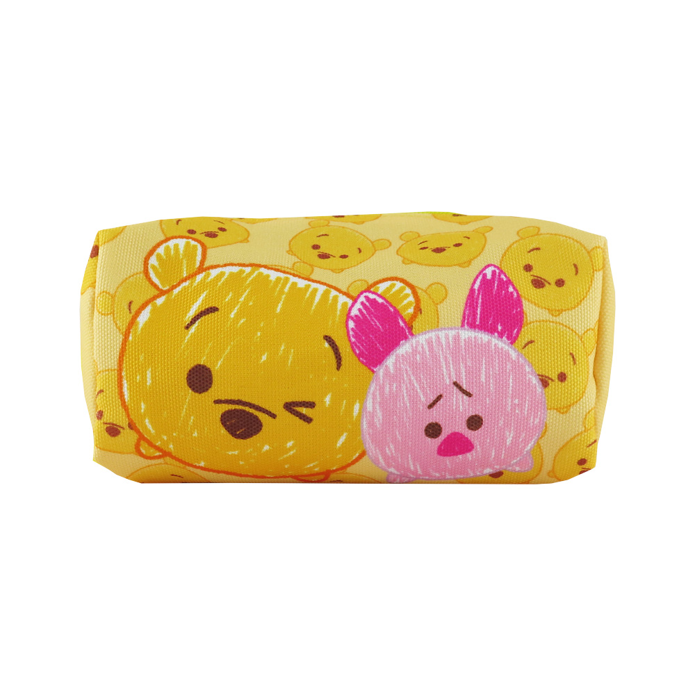 精緻五金，塗鴉彩繪印刷工藝。大容量大開口，美妝等隨身小物隨妳裝。體積輕巧好攜帶，帆布材質耐磨耐髒超實用。化妝包、隨身包、雜物包，一包多用，愛怎麼用就怎麼用。細緻車縫搭配優質拉鍊，質感滿分。迪士尼經典可