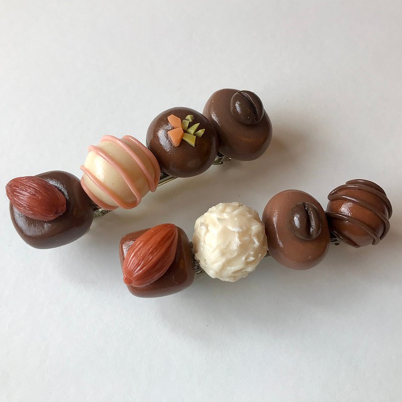 它是由樹脂黏土製成的巧克力瓦萊塔。