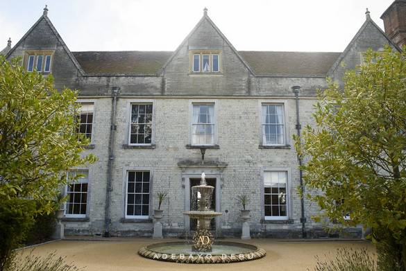 5 Model Rumah Klasik Bak Negeri Dongeng Dekoruma Com Line Today