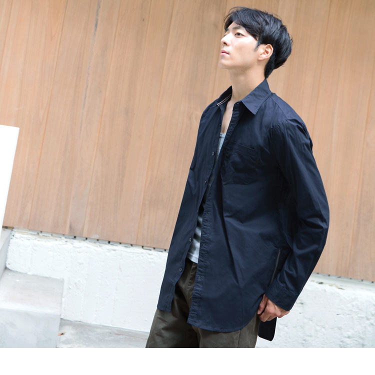 側邊下擺位置加入金屬拉鏈設計，打造整體時尚有型~ 前短後長設計將休閒風格完美融入，豐富視覺造型感! ********************** 提醒您:拉鏈可拉，釦可開，口袋為真 建議單獨洗滌，手洗