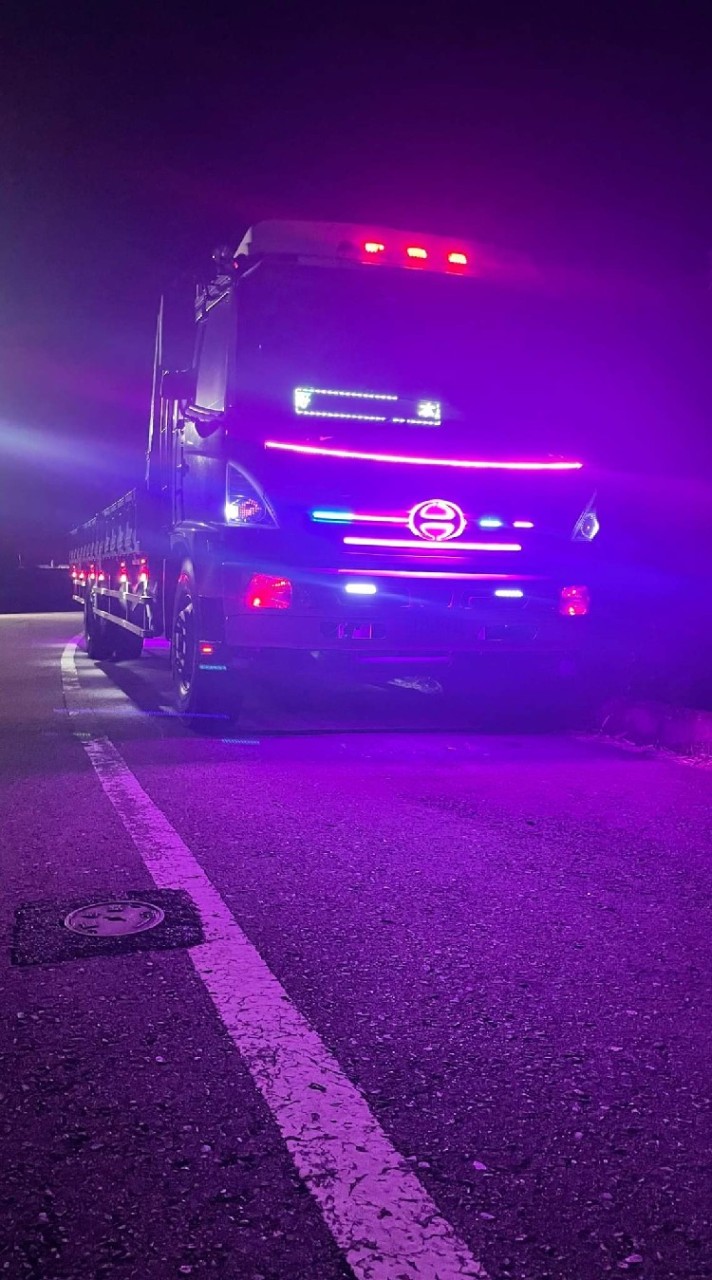 大車會車群