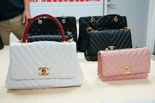 CHANEL皮包6個都是仿品。記者林伯驊／攝影