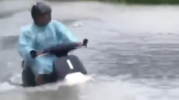 Gogoro 強渡 70cm 積水如陸上行舟，維修單出爐卻令人震驚了