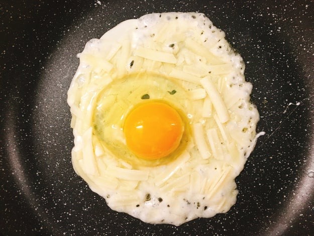 もっと早く知りたかった 目玉焼きをごちそうにする裏技