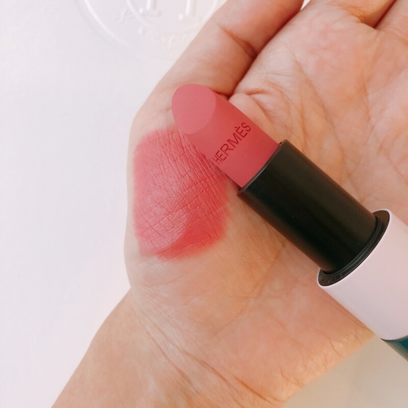 Hermes愛馬仕Rouge Hermès 2020秋冬限定色唇膏#45 Rose Ombre試色。