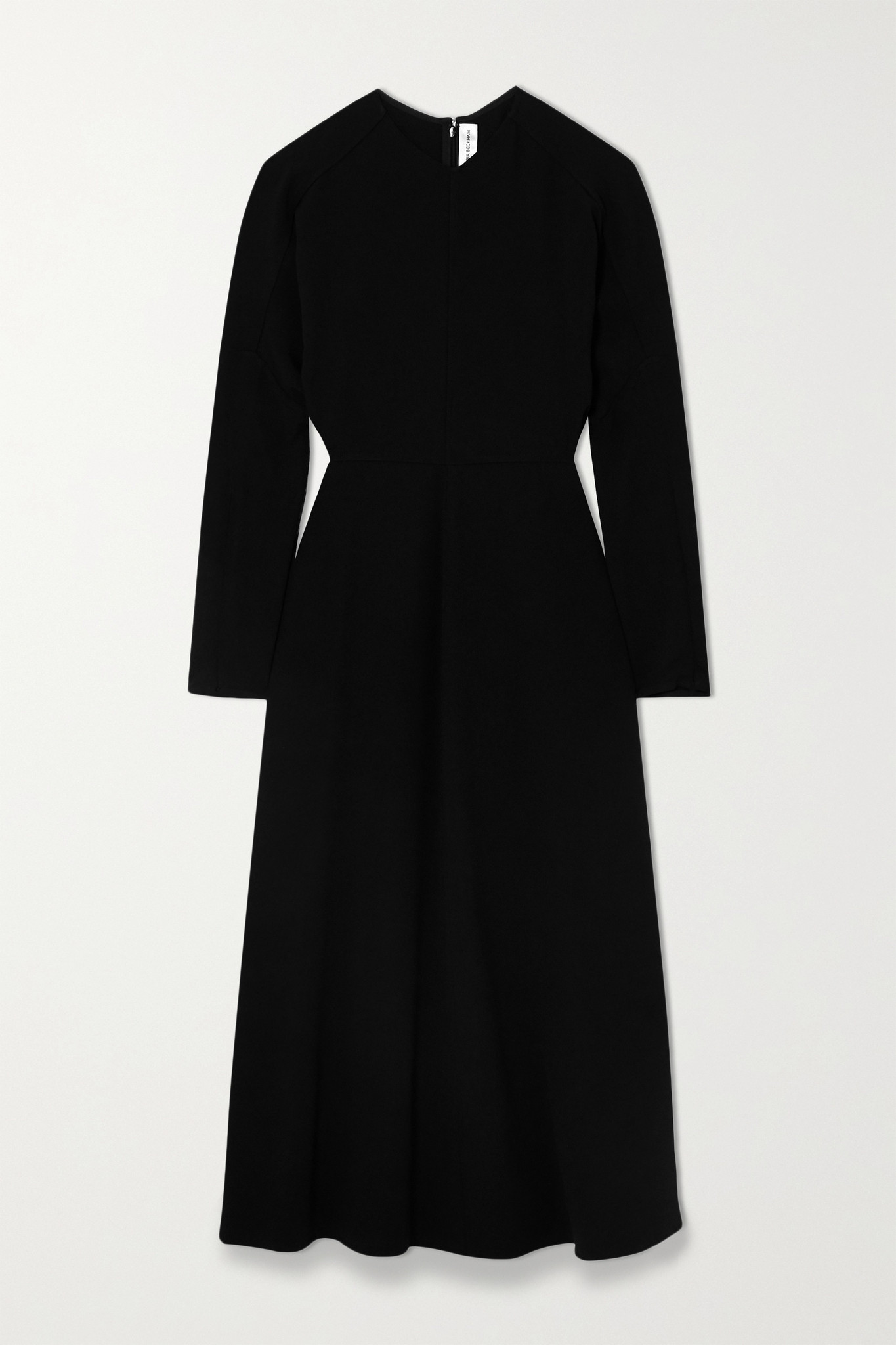 Victoria Beckham 常用卡迪面料打造作品，利用其略带弹力的质感令穿着效果更为舒适贴身。这款连衣裙的上半身剪裁宽松，宽大的蝙蝠袖与内收腰身相互平衡，呈现出张弛有度的优美线条轮廓。不妨搭配及