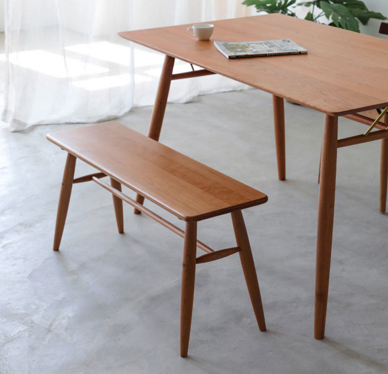 風格: 北歐
顏色分類: 櫻桃木 
胡桃色
是否可定制: 否
適用對象: 成人
是否組裝: 組裝
出租車是否可運輸: 是
設計元素: 卯榫 原木 大師設計
款式定位: 藝術風格型
安裝說明詳情: 提供安裝說明書 提供簡單安裝工具
材質：櫻桃木
木紋細膩，穩定性很好，顏色較淺略帶偏紅，隨著生活使用顏色會變深，色澤更加雅致，全店是會出現不可避免的小礦物線
#椅子 #長板凳 #餐椅 #餐凳 #免運 #實木 #長椅子 #長條凳 #木板凳