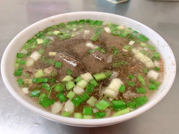 「溪州美食推薦」彰化安心旅遊，現做「蚵仔炒麵/便當/蚵嗲/蘿蔔糕/挫冰/炸粿/菜條/各式湯品」在地美食首選-三條麗華小吃店直擊分享