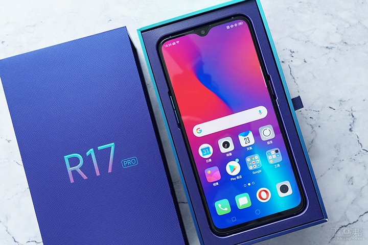 OPPO R17 Pro 開箱動手玩，SuperVOOC 超級閃充太狂，35 分鐘充滿 100% 電力
