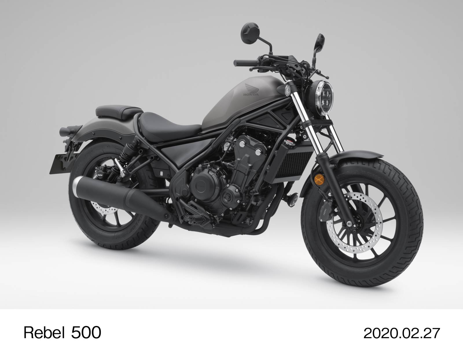 BIKE]マット×艶感のオール真っ黒！「ホンダ」の超イマドキな中型バイク 
