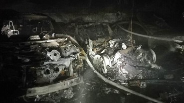 沒充電也沒發動，特斯拉電動車在中國被拍下停在車庫自燃起火爆炸