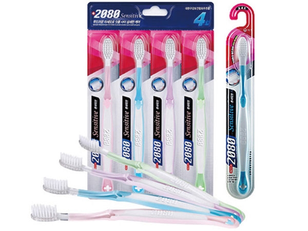 韓國 2080~ 抗敏型牙刷(一支入)【D860458】，還有更多的日韓美妝、海外保養品、零食都在小三美日，現在購買立即出貨給您。