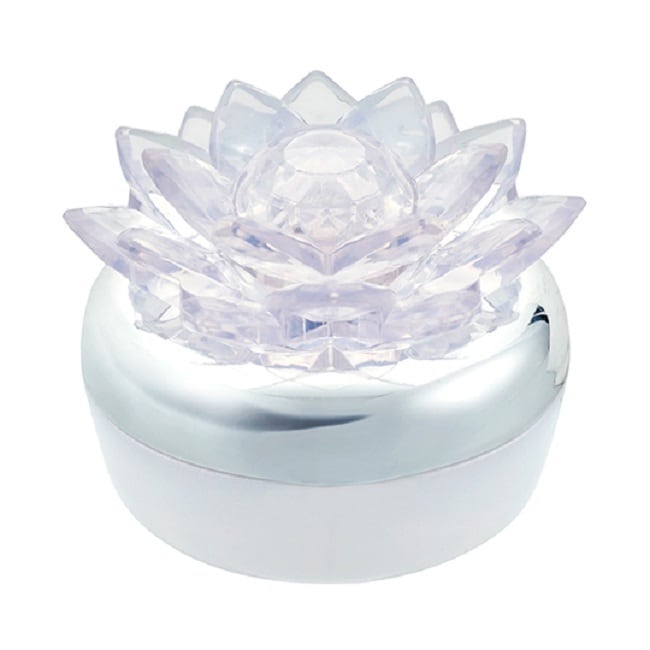 詳細介紹 商品規格 商品簡述 含5種保濕成份 玫瑰香味(除幻之銀水晶外)的保濕膏 可擦拭臉部 身體的皮膚乾燥處 品牌 CREERBEAUTE 原產地 日本 深、寬、高 2.5x7x11cm 淨重 19