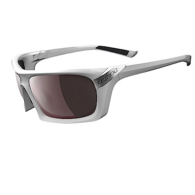 立體的鏡框設計n可調式記憶鼻墊，符合個人鼻型需求n標檢局商品檢驗標識：D63396