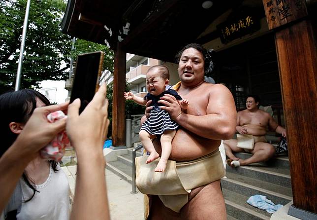 10 Potret Gaya Hidup Pesumo Jepang, Tidur Harus Pakai Masker Oksigen