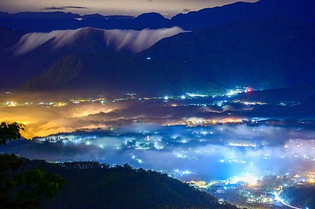 梅雨鋒面滯留日月潭金龍山 雲瀑 琉璃光 巧同框 自由電子報 Line Today