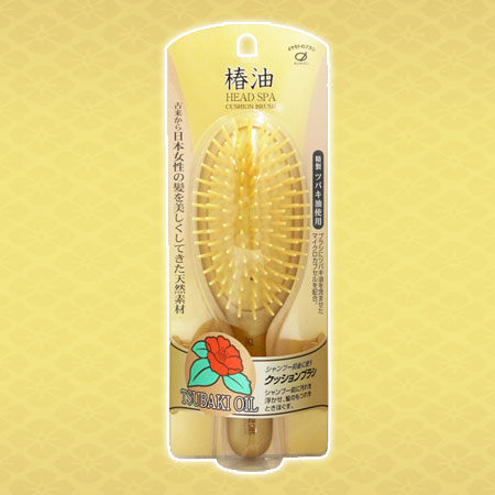 保濕成份配合護髮梳，特殊設計不易拉扯髮絲，n讓您的頭髮有光澤更柔順較不毛燥。