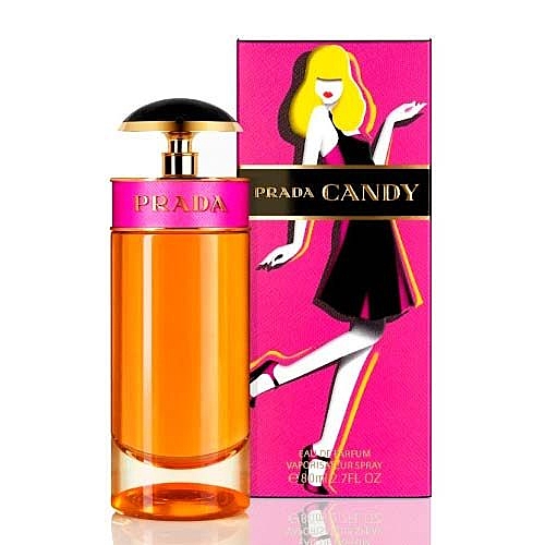 ★以野草莓香為開端，最後以白木香調作結。桃紅色小雛菊花瓣與金色花蕊相呼應，襯托出小桃紅的俏皮與活力。