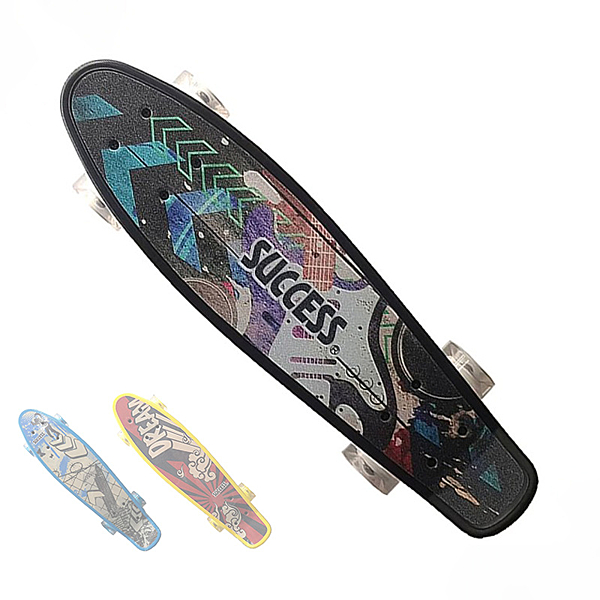 板面堅固耐撞通過CNS檢驗 板面磨砂處理止滑係數高 高硬度螺絲不鬆脫 最新研發極光PU輪