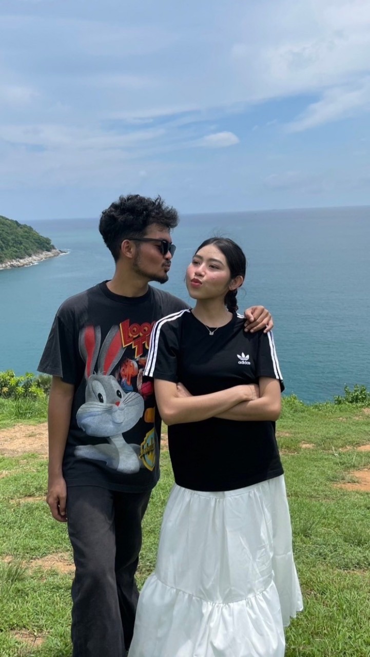👩🏻‍❤️‍👨🏻