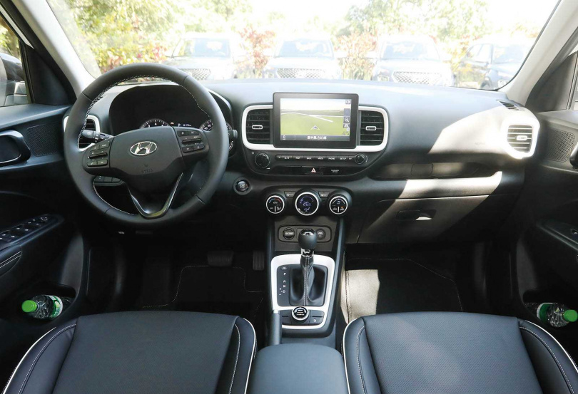 Venue的內裝樸實不花俏，以簡約、好操駕為主。（圖／趙世勳攝）