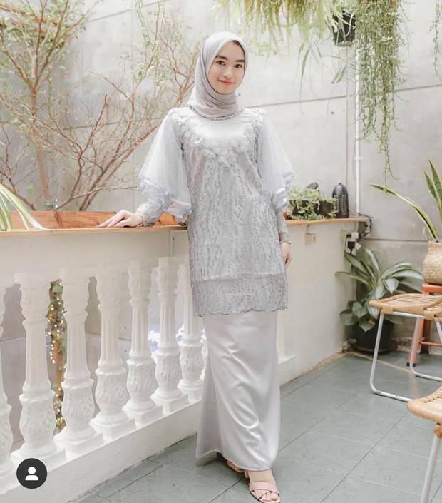 6 Model Kebaya Modern Warna Abu Abu Yang Anggun Dipakai Lamaran Beautynesia Line Today