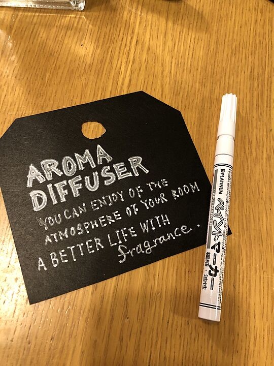 雑貨や収納が高見えする 100均黒プラ板のタグづくり Roomclip Mag