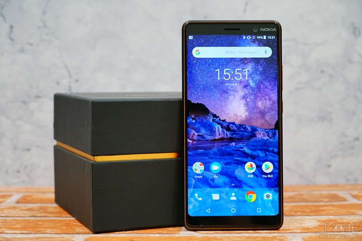 Nokia 7 Plus 開箱動手玩，外型、規格、拍照效能走中庸路線的手機