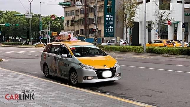 Uber大限前終妥協未來將加入多元計程車繼續營運 Carlink鏈車網 Line Today