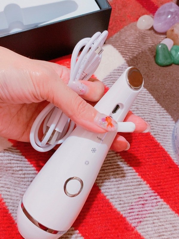 倪倪愛生活－女星網紅貴婦名媛每日肌膚居家SPA保養緊緻秘密武器-ENLight-伊德爾冰敷熱導煥采儀開箱分享