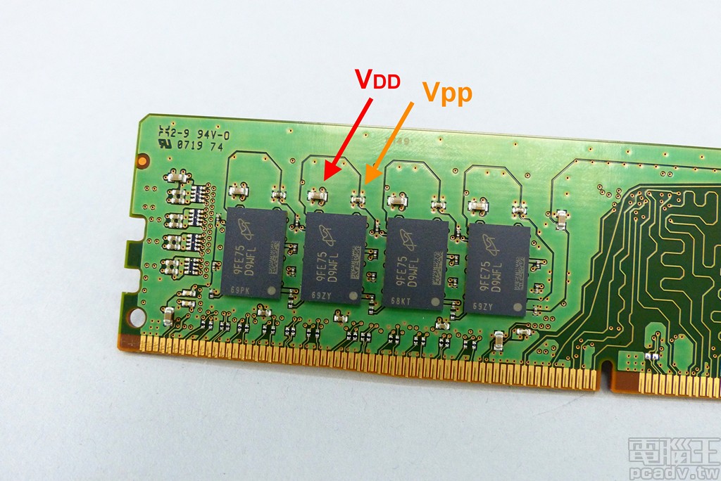 ▲ Crucial CT16G4DFD832A 記憶體封裝上方多加許多負責 VDD 濾波的 MLCC，可見欲達成 JEDEC DDR4-3200，需要更好的電源品質。