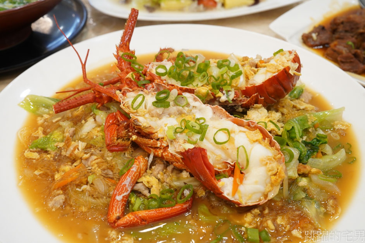 暑假準備衝一波！花蓮10家「從早吃到晚」美食攻略：黃金梅子雞、排隊臭豆腐