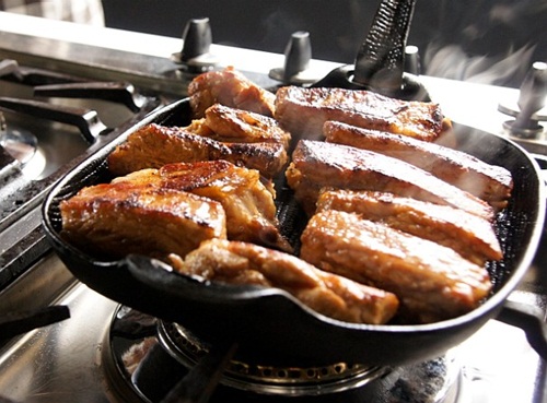 比不沾鍋還好用的萬用平底燒烤盤！