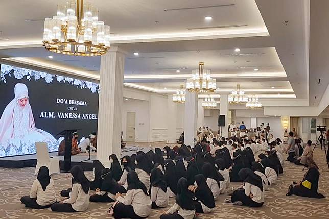 Pengajian Hari Ketujuh Meninggalnya Vanessa Angel Dihadiri Ratusan Santri