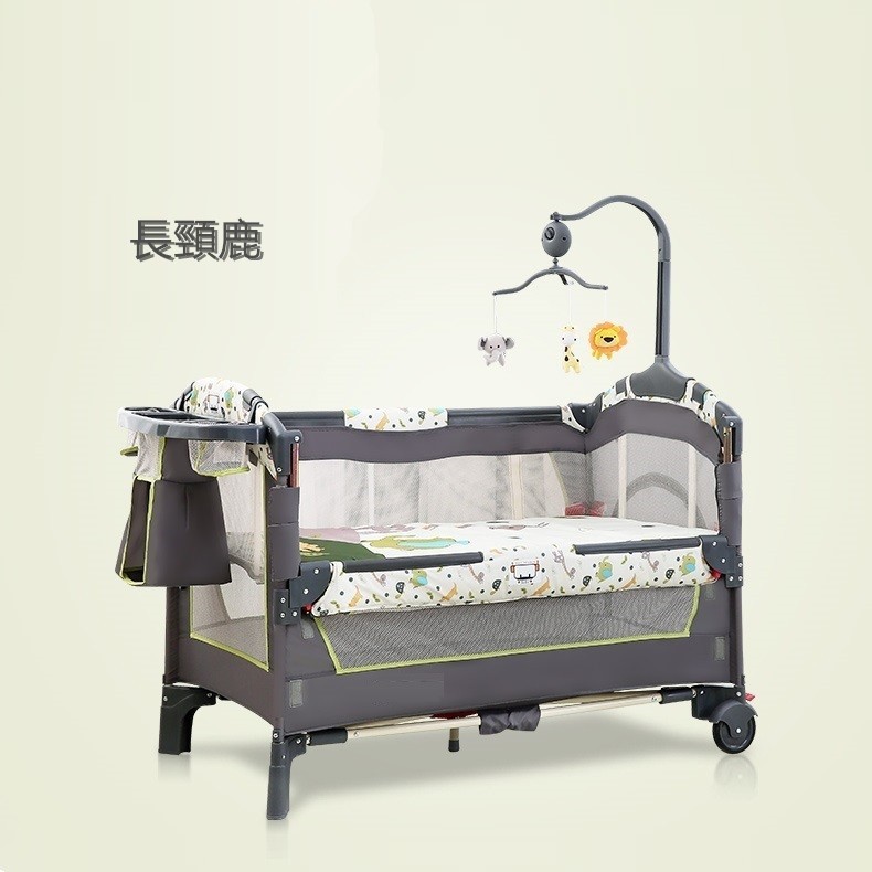 品名:多功能遊戲床 大床尺寸:外徑102*70公分 內徑:98*65公分 高度72CM 拚接高度47CM 適合年齡:0-5歲 產地:中國 多功能嬰兒床特色: 1.上下層設計,上層嬰幼兒睡覺,媽媽不用彎