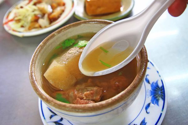 【台北美食】矮仔財滷肉飯-無時無刻都至少要排40分鐘以上的爆誇張魯肉飯名店