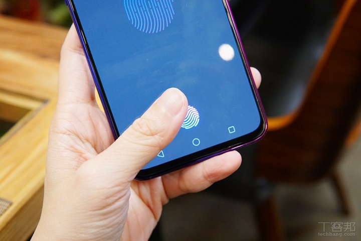 OPPO R17 簡單動手玩，外型更美、AI 自拍變聰明